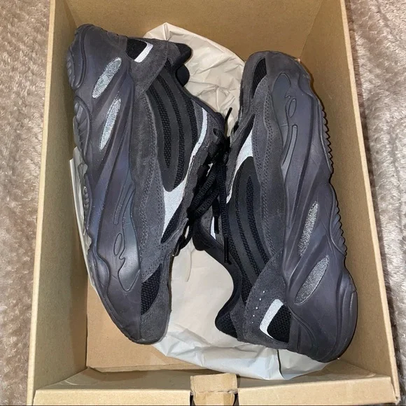 Adidas Yeezy Boost 700 V2 Vanta Sneakers in Black